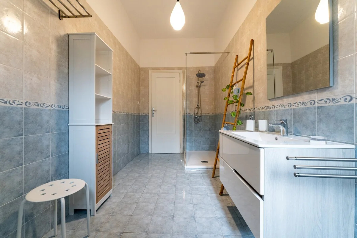 Camera con bagno privato — HARMONY HOUSE, Catania (Sicilia) (foto 24)